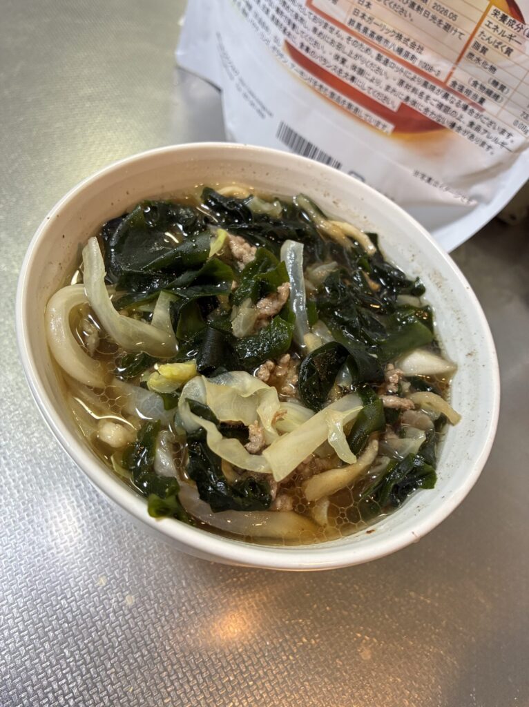 玉ねぎの皮パウダーでみそ汁の色が赤くなる